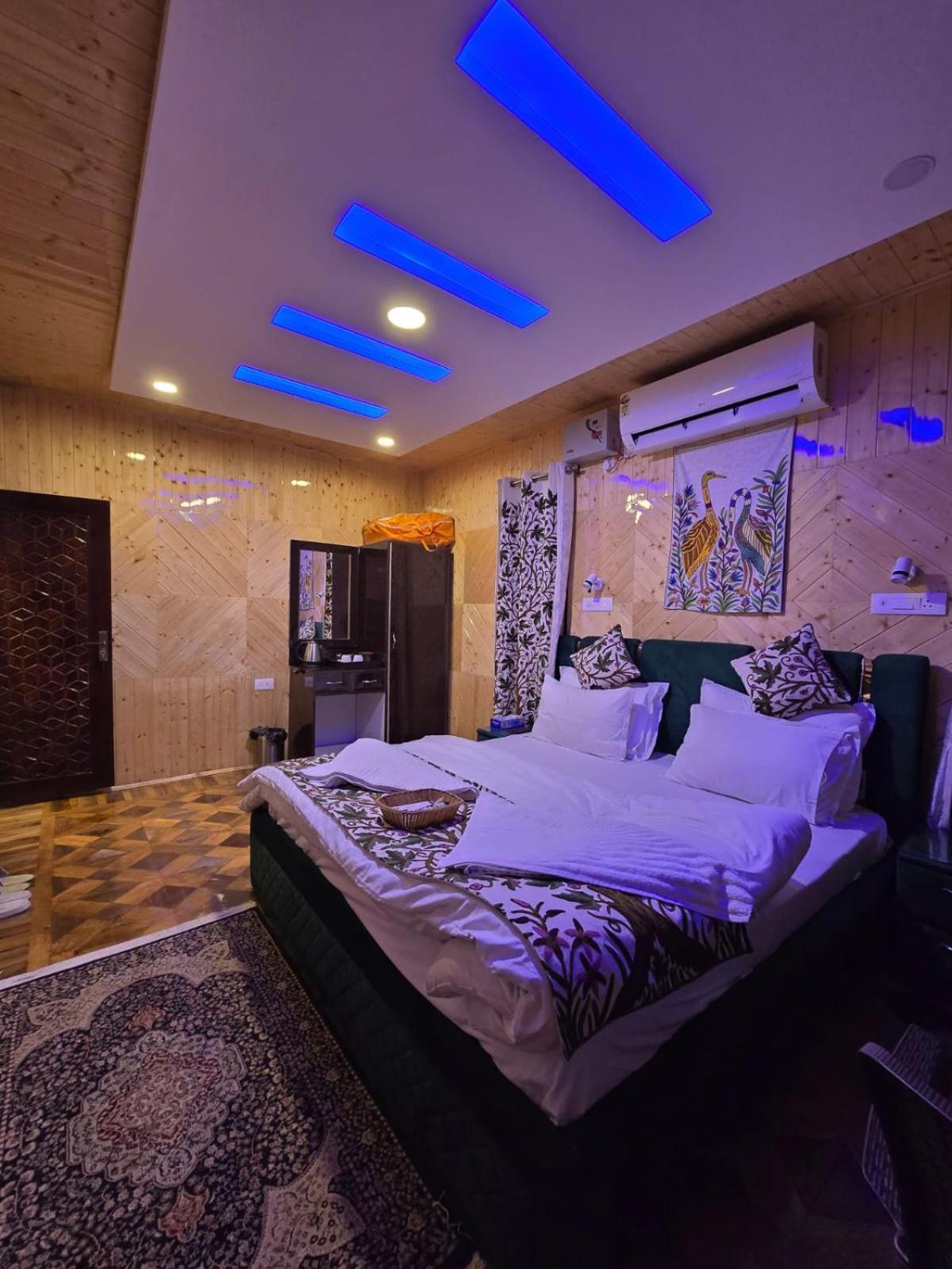 Cliff Cottage Pahalgam, Kashmir Batakut Extérieur photo